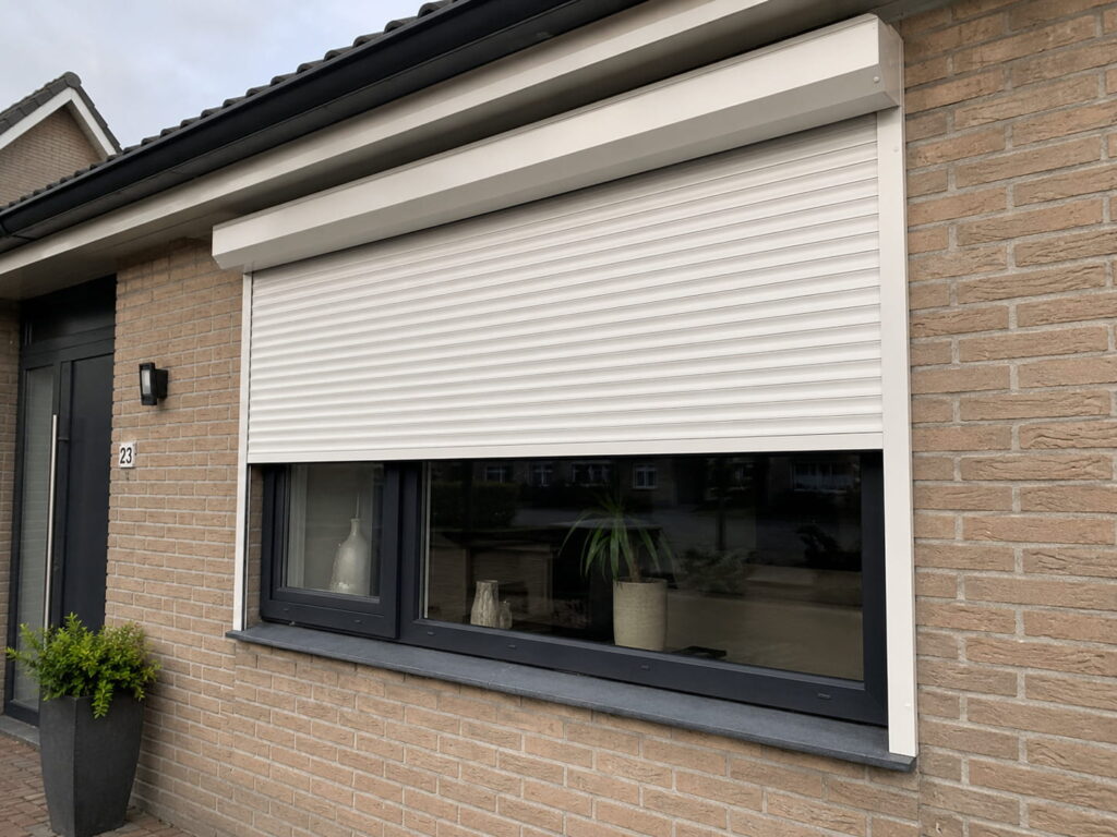 nieuwe rolluiken plaatsen bij woning